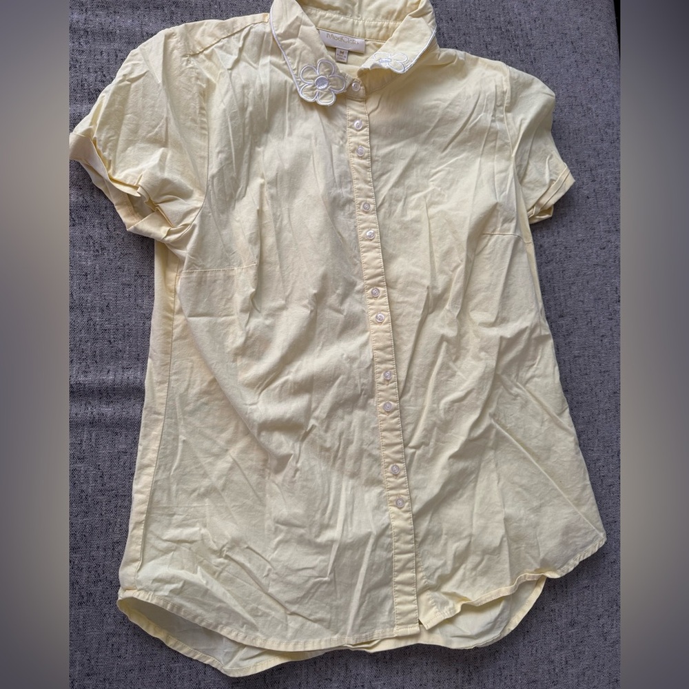 Button up shirt with unique collar